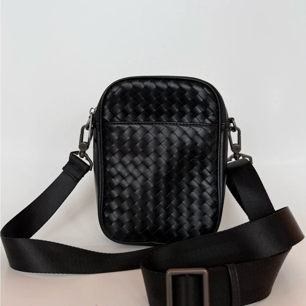 Bottega Veneta Black Leather Men's Bag